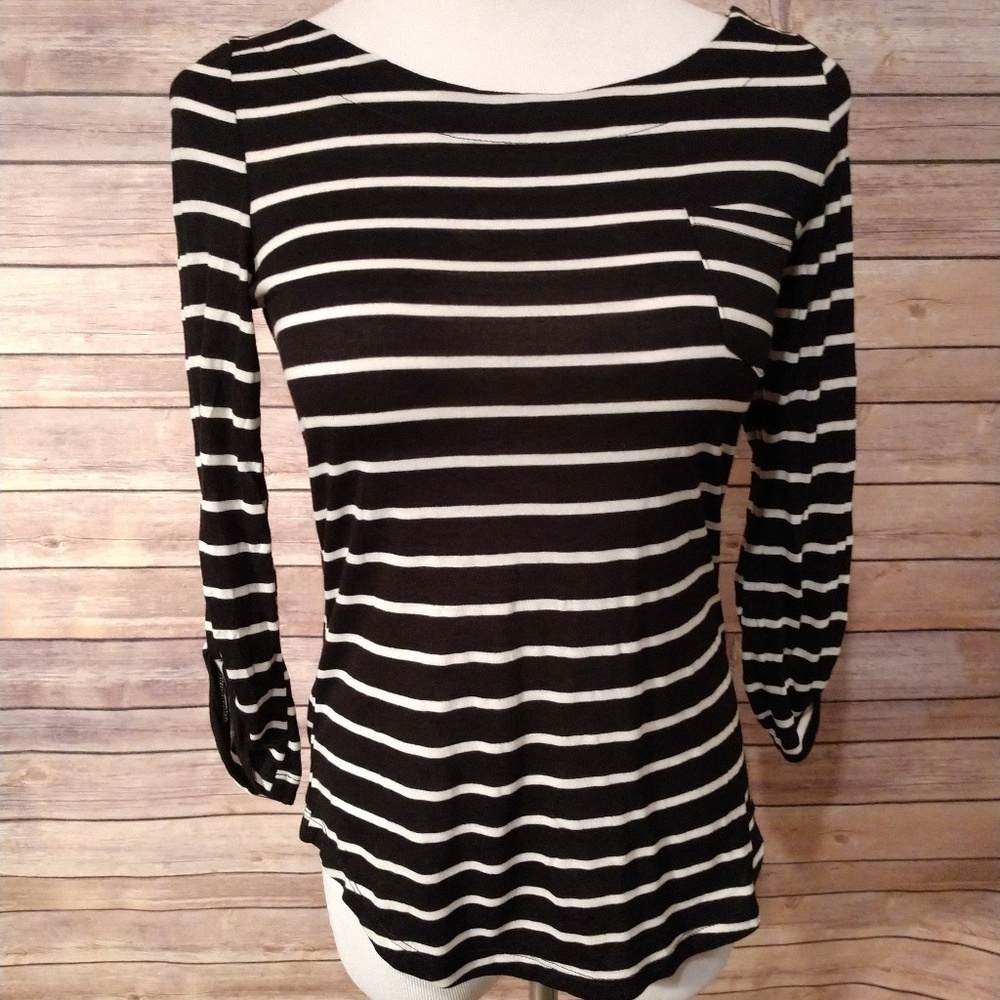 🎉HP🎉 Stripped 3/4 length sleeve top - Picture 5 of 8